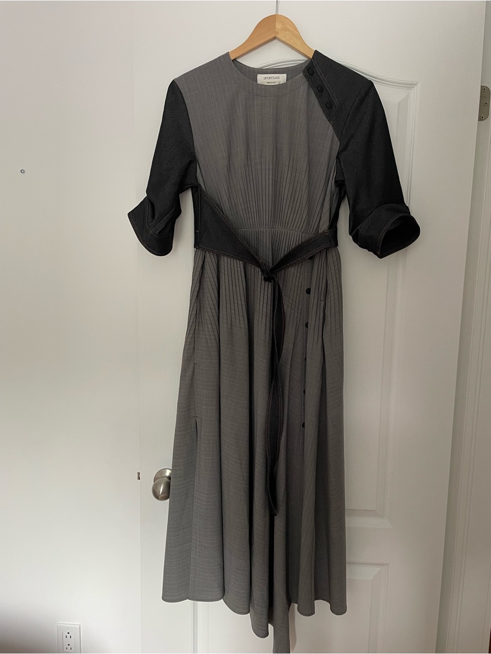 Sportmax Two-Tone Gray and Black Pleated Midi Dress